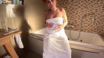 Masturbación relajante y cachonda en el baño XVIDEOS