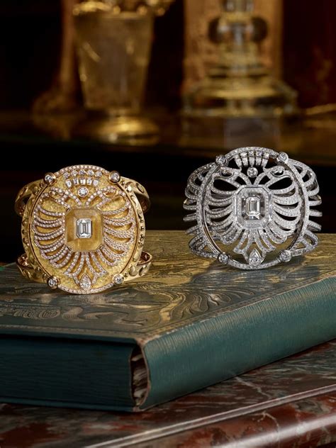 CHANEL Offizielle Website: Mode, Parfums, Makeup, Uhren, Fine Jewelry ...