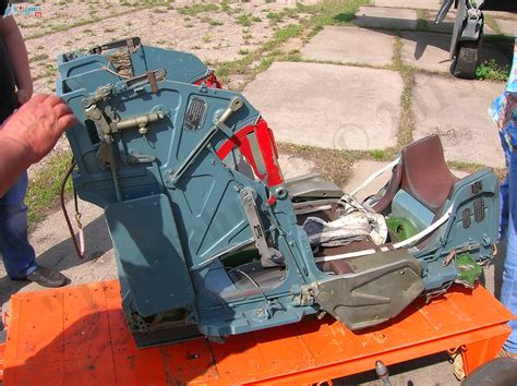 Катапультное кресло км 1м - фото