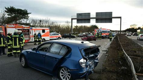 Walldorf Schwerer Unfall Auf A5 Mehrere Autos Beteiligt