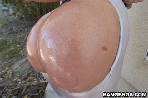 Valerie Luxe Onion Booty Milf Porn Pic