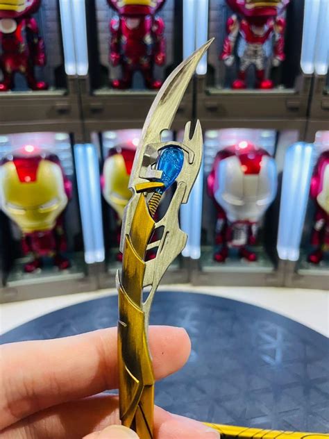 MARVEL THE AVENGERS HOT TOYS 1 6 SCALE MMS176 LOKI 1 0 LONG AND SHORT SCEPTERS WEAPON SET