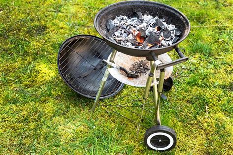 How to Use a Charcoal Grill Properly – Maximo Home