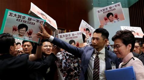 〖圖集〗香港深陷危機 林鄭在議事廳碰壁 中國禁聞網