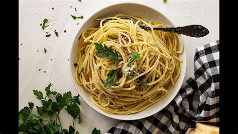 Lezzetli Pratik Makarna Tarifi I Spaghetti Aglio E Olio Maydanozlu Ve