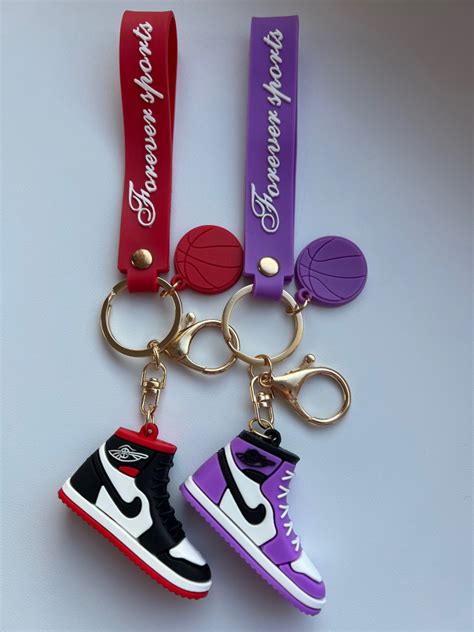 Брелок кроссовки Nike 2шт купить на OZON по низкой цене (869254706)