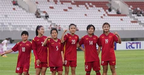 Hot girl ghi bàn trong hiệp phụ U19 nữ Việt Nam giành vé vào chung kết Đông Nam Á