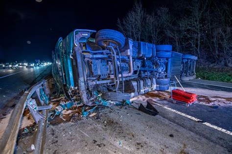 A Mit K Se Beladener Lkw Bei L Denscheid Nord Verungl Ckt