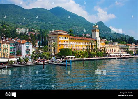 Grand Hotel Gardone an der Seepromenade von Gardone Riviera, Gardasee ...