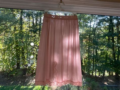 VTG VASSARETTE TRICOT NYLON LINGERIE VICTORIAN Gem