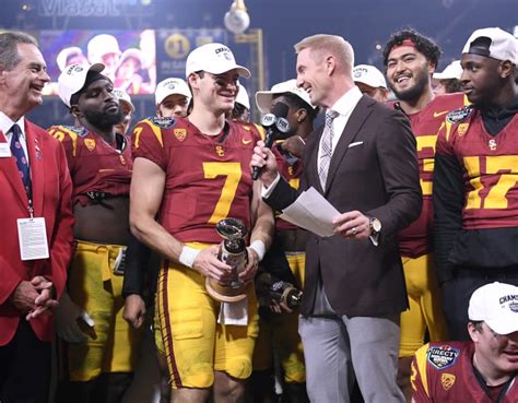 Social Buzz Usc Qb Miller Moss Makes Waves With Holiday Bowl