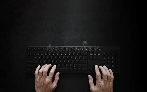 Visi N Superior Teclado De Ordenador De La Mano Que Mecanograf A En