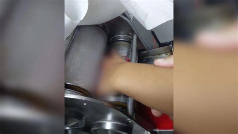 Jovem prende a mão em moedor de cana ao limpar equipamento sem perceber