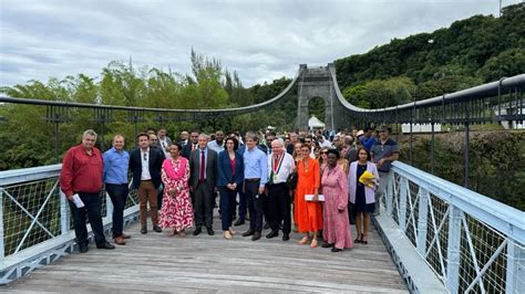 Les Ministres Visitent Le Chantier De R Novation Du Pont Suspendu De La