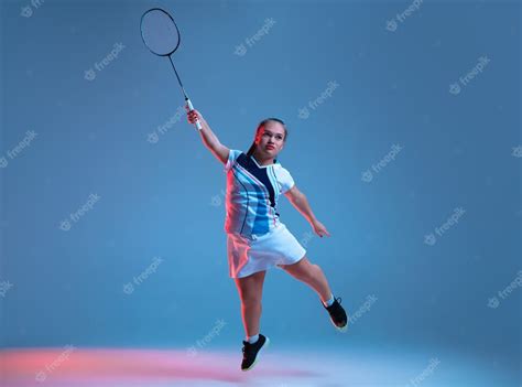 Premium Photo Strong Beautiful Dwarf Woman Practicing In Badminton