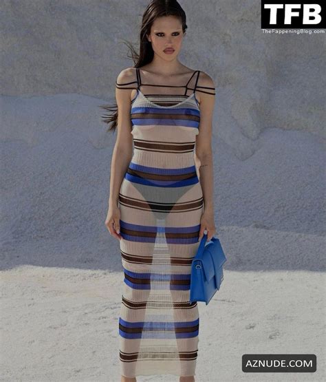 Amelia Gray Hamlin Sexy Poses Flashing Her Nude Tits At The Le Papier Jacquemus Fashion Show In