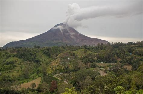 The Mount Sinabung in Indonesia Releases Huge Ash Cloud in the Second ...