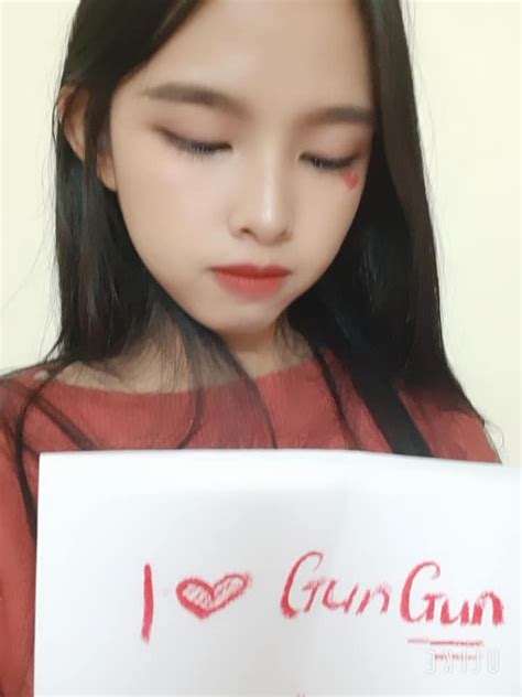 Khi các hot girl tụ tập cùng chơi game với nhau thì sẽ như vậy đấy