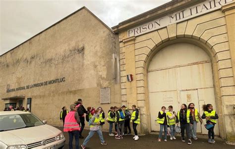 10 L entrée de la prison École Primaire Fromente Saint François