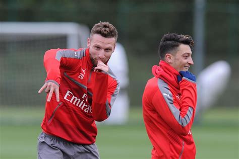 Arsenal Vs Tottenham Shkodran Mustafi Makes Fun Of Mesut Ozils