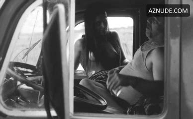 Julia Ianina Simone Spoladore Breasts Lesbian Scene In Magnifica Aznude