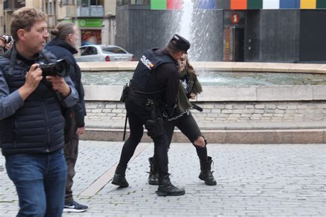 GALERÍA Un detenido en las protestas por la tala de árboles de la