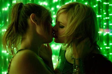 Naked Thaila Ayala In Apneia