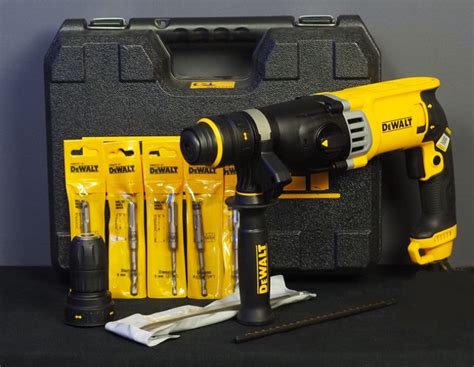 Máy khoan bê tông Dewalt D25144KA 900W Chính hãng