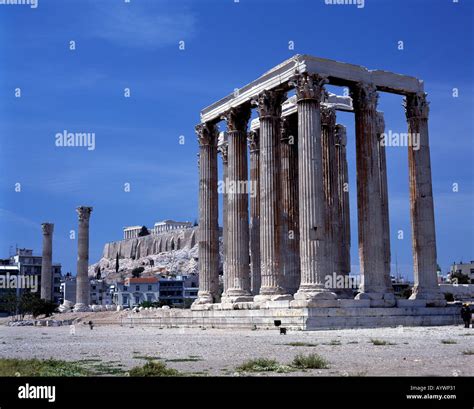 Olympieion Und Akropolis In Athen Stock Photo Alamy