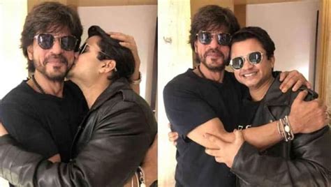 Shah Rukh Khan Wins The Internets Hearts Yet Again As He Meets And