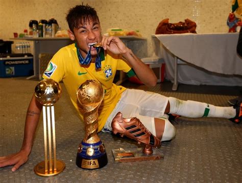 Dono De Seis Pr Mios Neymar Revela Sauda Es Dos Colegas De Bar A