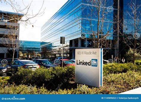 Sunnyvale Ca Usa Feb 1 2018 Building Of A Linkedin Corporation