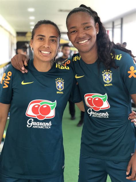 Andressa Alves E Daiane Chegam E Marta Esbanja Pontaria No Treino Da