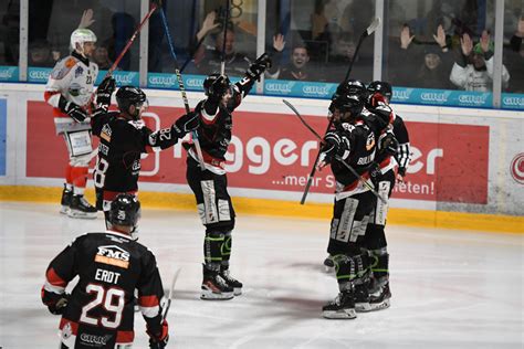 Eishockey Bayernliga Königsbrunn mit teuer erkauftem Sieg gegen