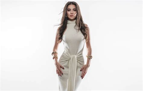 Обои girl sexy hot girl eyes smile beautiful figure model на телефон и рабочий стол