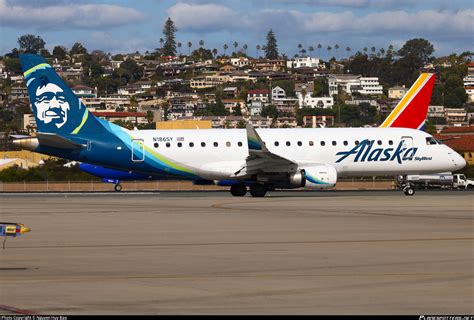 N186SY Alaska Airlines Embraer ERJ 175LR ERJ 170 200 LR Photo By