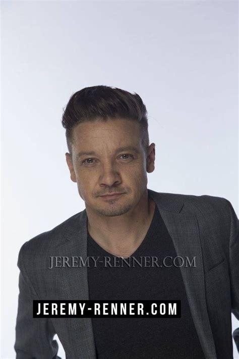 ปกพนในบอรด Jeremy Renner Hawkeye