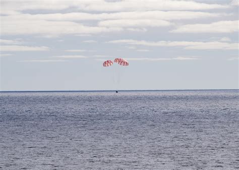 U S Pacific Fleet On Twitter Splashdown The Nasa Orion Capsule