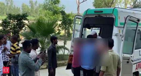 6 Dead In Bus Truck Collision In Ups Lakhimpur Kheri The Economic Times Video Et Now