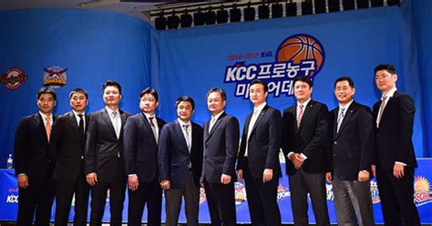 포즈 취하는 Kbl 10개구단 감독들 포토