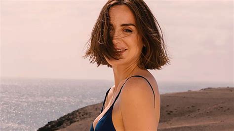 Menudo cuerpazo Tamara Falcó posa en bikini y presume de abdominales