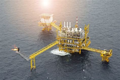 Oil and gas platform or Construction platform offshore rig. - Photos by ...