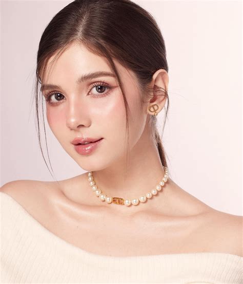 Nhan sắc xinh đẹp nóng bỏng của hot girl lai Tây nổi tiếng trên mạng Báo Dân trí