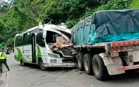 Accidente de carretera en México deja al menos 6 muertos y 53