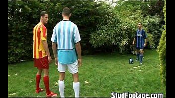Jugadores de fútbol calientes en un trío XVIDEOS