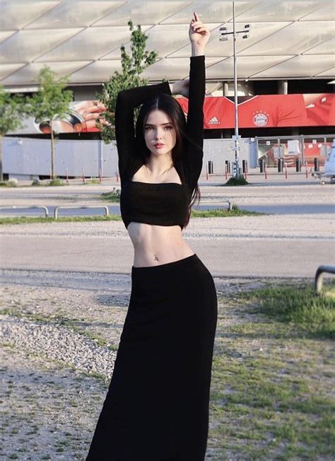 Vẻ đẹp sắc nét của hot girl vô danh mặt đẹp nhất thế giới