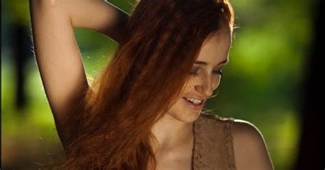 FETE HOT PE INTERNET Ameliya Noita