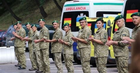 Испания передала 23 кареты скорой помощи и внедорожники для украинских ...