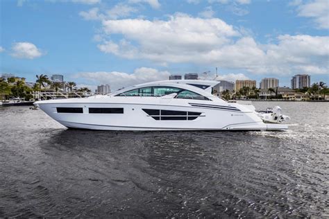 Cruisers Yachts Cantius Sugar Mamma