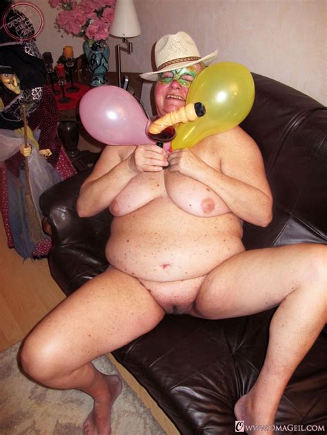 Granny Pics Daily Free Gallery Horny Granny Is Playing With Her Big Dildo